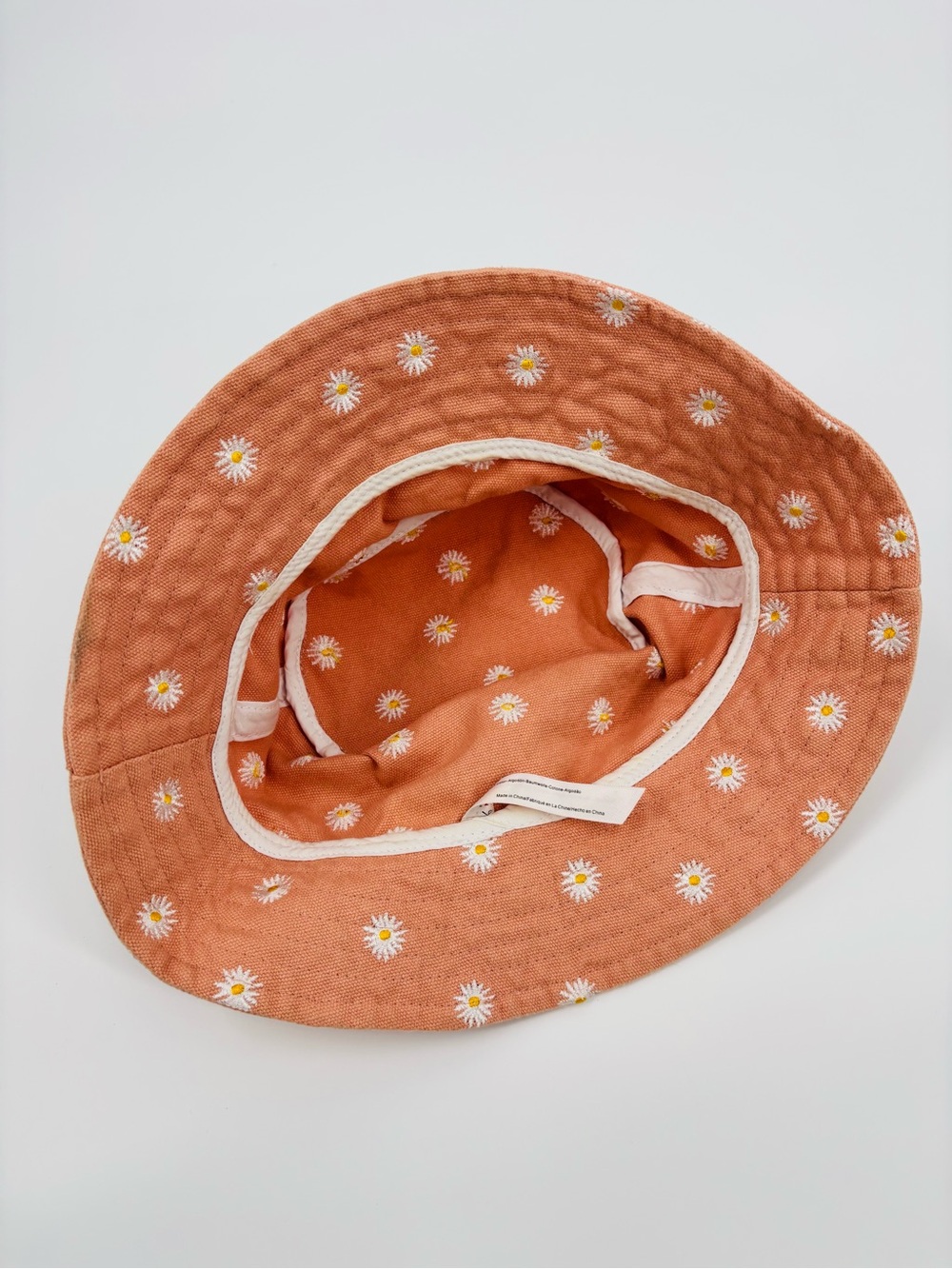 Urban Outfitters daisy embroidered bucket hat - Picture 5 of 8